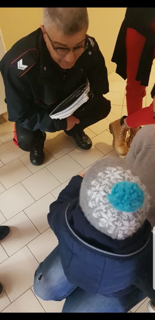 carabinieri bambino inverno