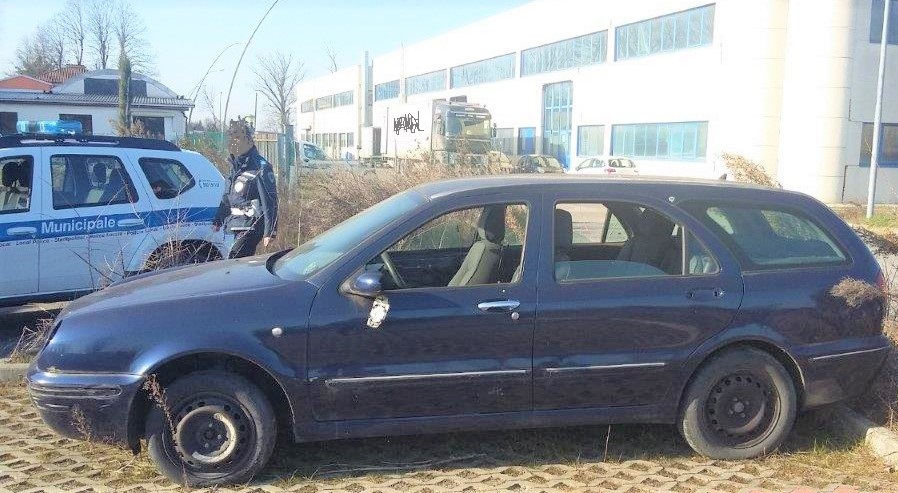 auto abbandonate mirandola