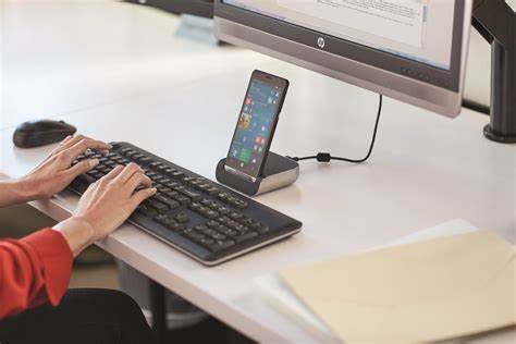 Banda ultra-larga nelle scuole e strumenti informatici con voucher fino a 500 euro